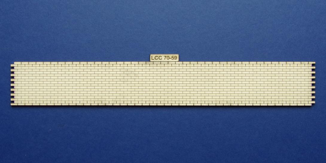 LCC 70-59 O gauge inner parapet brickwork Brickwork parapet panel with left and right interlocking for brick arches.
